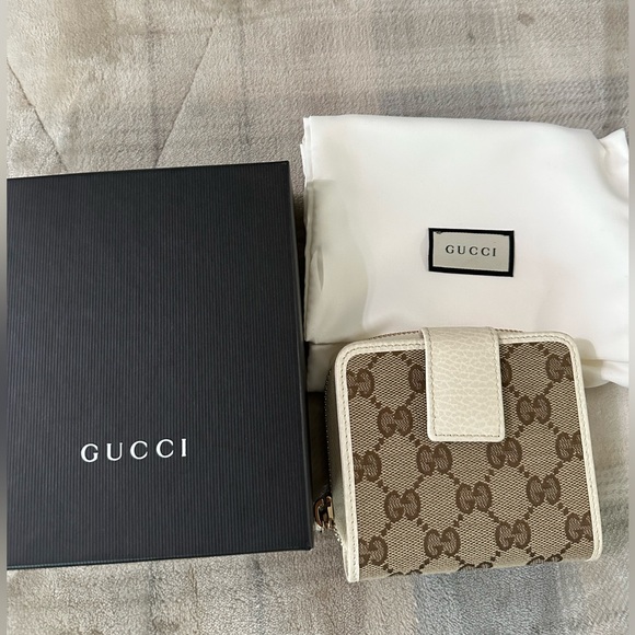Authentic Gucci wallet - Picture 1 of 7